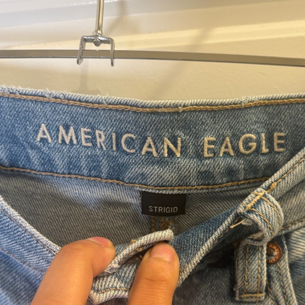 American Eagle Strigid Distressed High Rise Denim Shorts Size 8 - Picture 2 of 4